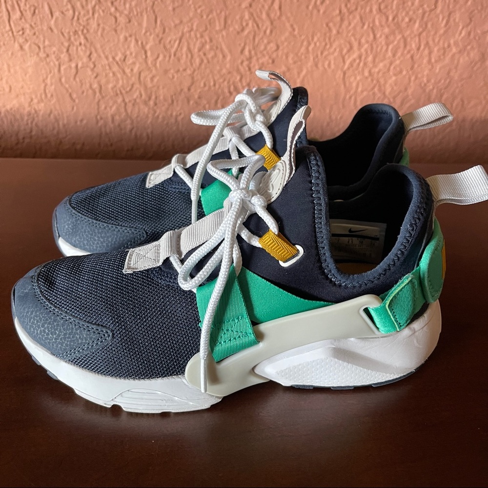 Nike Air Blue and Turquoise Sneakers - Picture 5 of 12